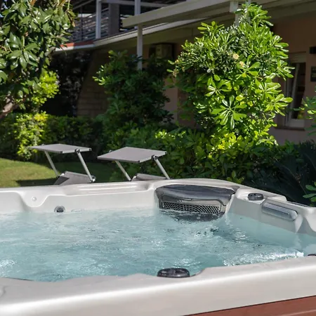 Santa Lucia With Whirlpool *