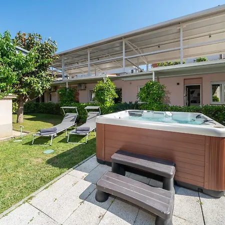 Santa Lucia With Whirlpool Apartmán